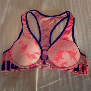 Front closure VS sports bra